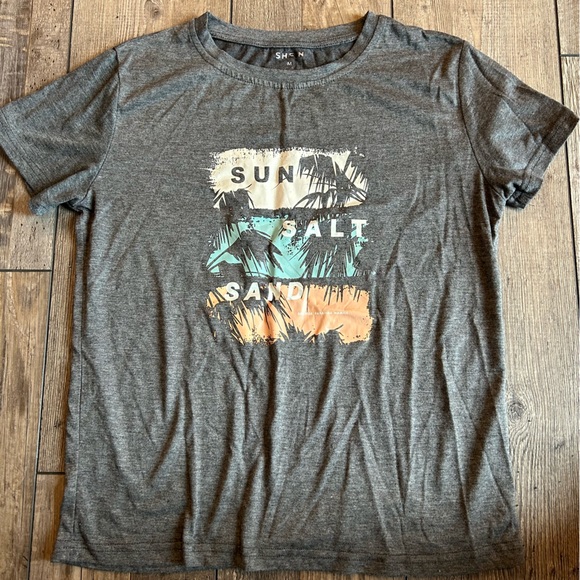 Women’s SHEIN gray sun salt sand short sleeve shirt size medium - Picture 1 of 4